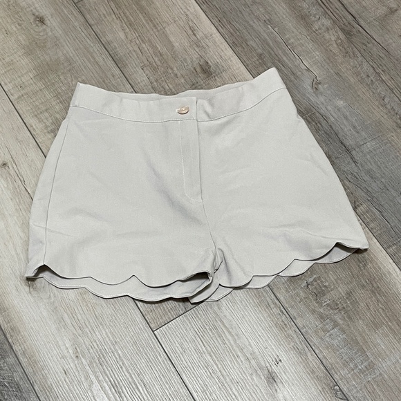Tan shorts size medium/ 6 - Picture 1 of 12
